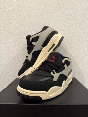 Air Jordan 4 RM (7Y/7M/8.5W)